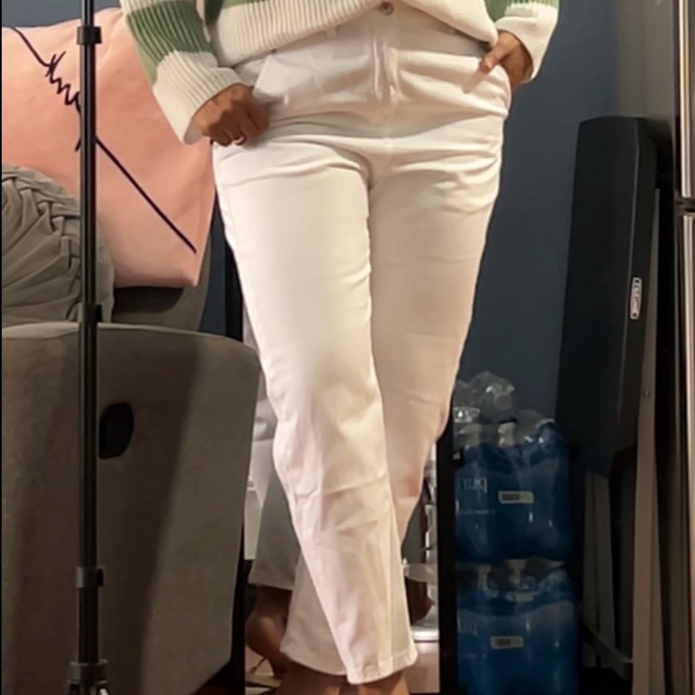 Zara Baggy White Ankle Cropped Jeans with High Waist and Straight Leg Fit
